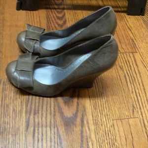 Bcbg girls wedges